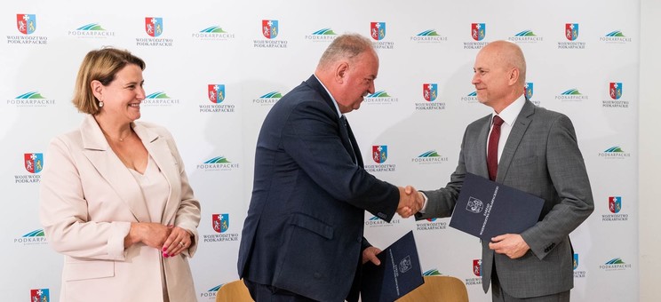 Od lewej: A. Huk, P. Pilch, prof. J. Sęp,