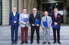 Władze WBMiL. Od lewej: prof. PRz P. Rzucidło, dr inż. T. Lis, prof. PRz A. Marciniec, prof. A. Pacana, prof. A. Burghardt,